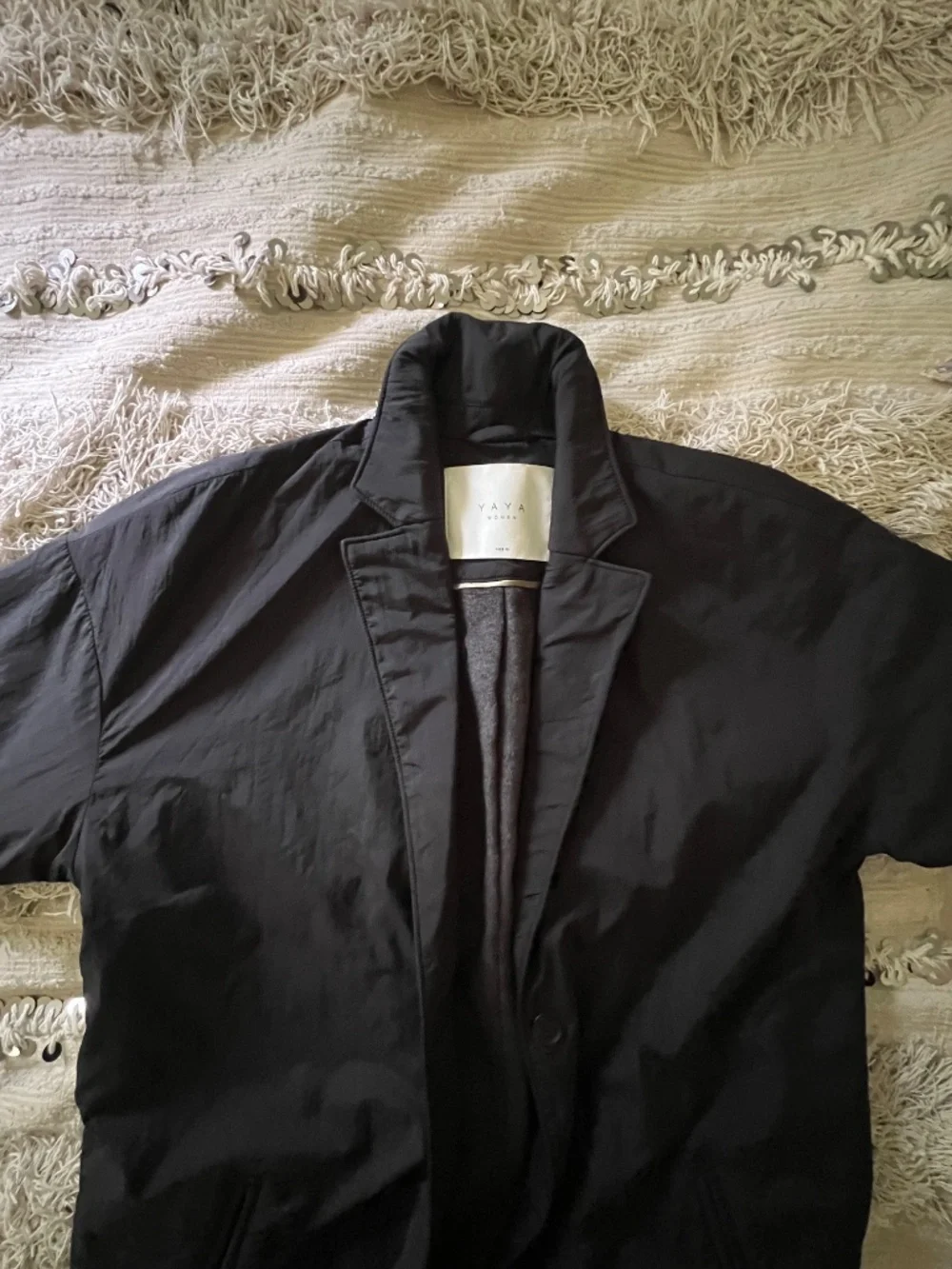 YAYA Women 36 Classic Black Overcoat | Lapels, Three Button - Picture 4 of 7